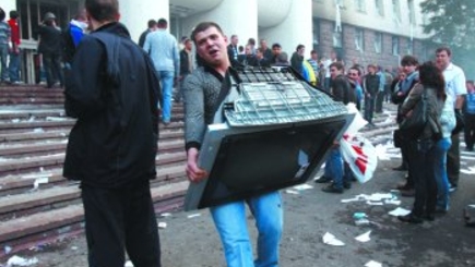 Ткачуку 