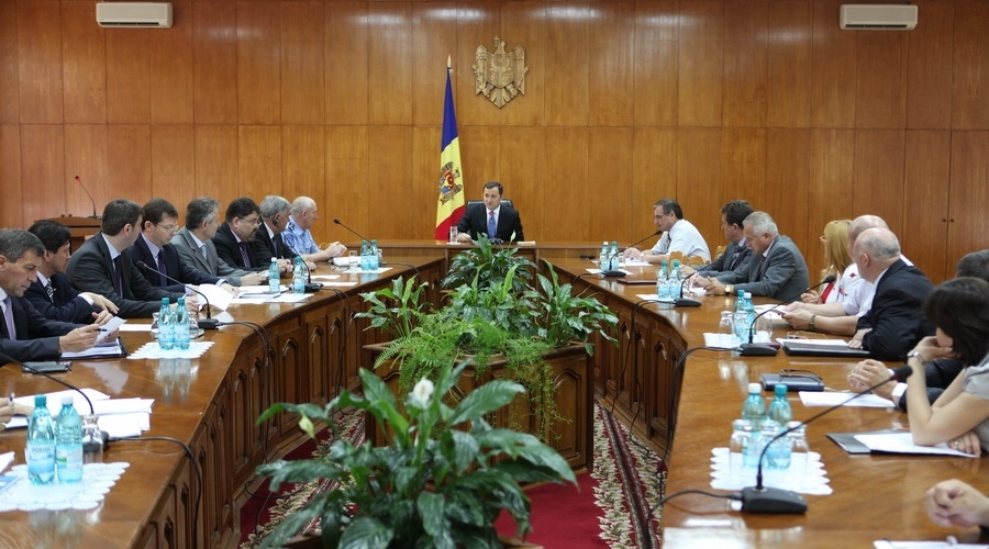 После наводнения 2010 в районе Хынчешть ещё около 300 семей без жилья.