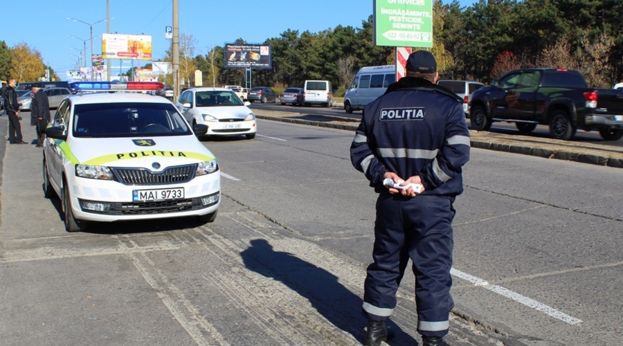 В Шолданештском районе задержали с поличным двоих патрульных инспекторов