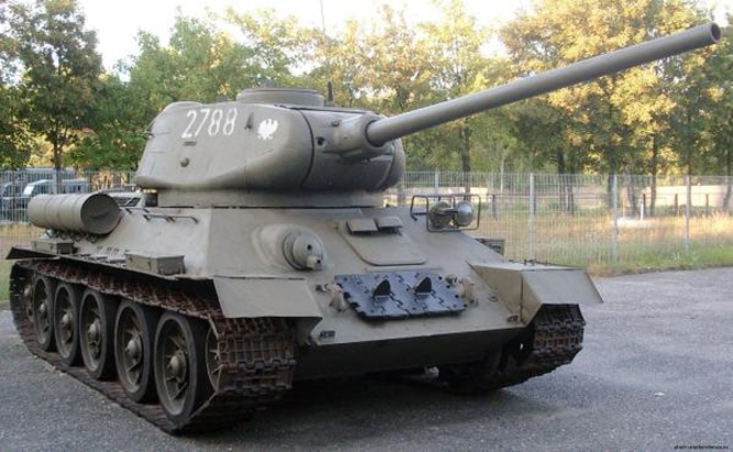 В Кишиневе демонтировали танк Т-34