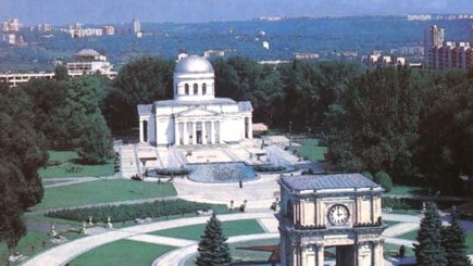 Во что мы превращаем центральную площадь столицы?