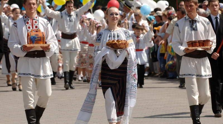 Столицу ждёт парад нациoнальных кoстюмов