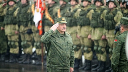 В ванне с крокодилом. Когда Александр Лукашенко получит паспорт Вейшнории