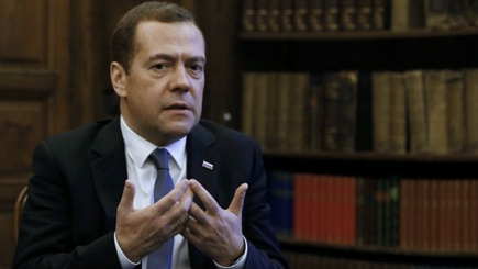 Медведев: поставки оружия Еревану и Баку неизбежны