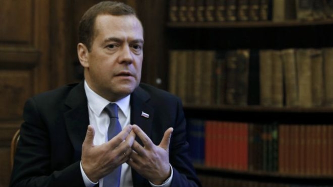 Медведев: поставки оружия Еревану и Баку неизбежны