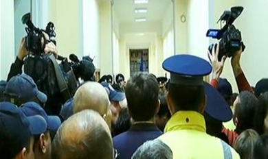 Митингующие сорвали заседание мунсовета Кишинева