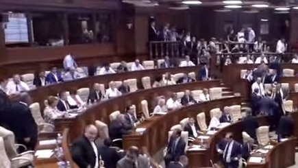 Кто из депутатов прогулял заседание парламента