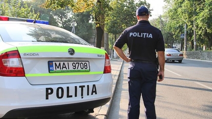 Житель столицы сообщил в службу 112 о пьяных полицейских