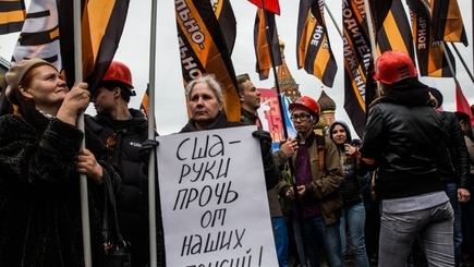 В Москве носили Сталина, рекламировали 