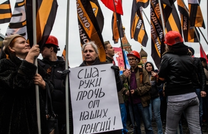 В Москве носили Сталина, рекламировали 