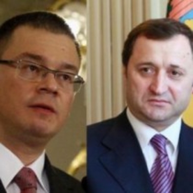 В Яссах премьеров Румынии и Молдовы встретили лозунгами