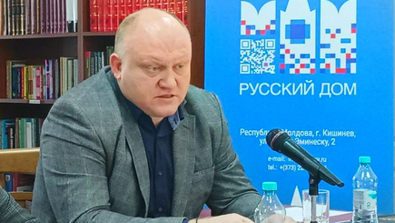 Василия Боля побежал впереди паровоза