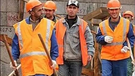 РФ: в дворники - после дактилоскопии