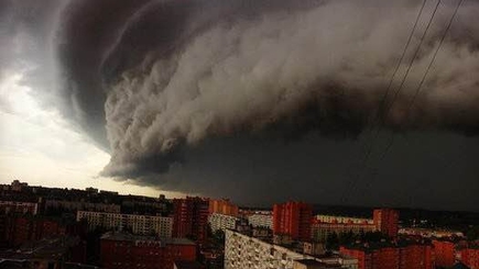 Последствия урагана в Москве: 13 человек погибли