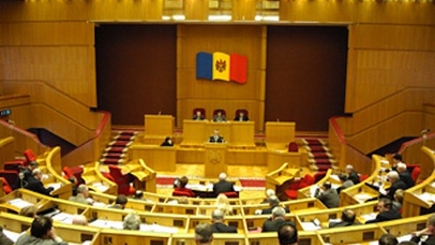 Проходит первое заседание парламента нового созыва