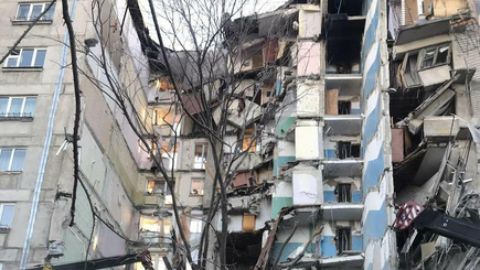 Около 80 человек пропали после обрушения подъезда в Магнитогорске