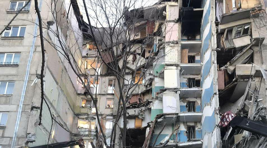 Около 80 человек пропали после обрушения подъезда в Магнитогорске