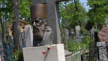 На центральном кладбище в Кишиневе похищен бюст Михаила Чакира