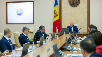 Правительство решило досрочно осуществить второй этап по повышению пенсий