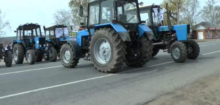 Аграрии в Фэлештском районе заблокировали все дороги сельхозтехникой