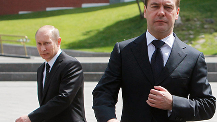 Забыть Медведева. Чем он мешает эпохе Путина?