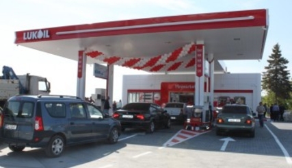 Ряд импортеров нефтепродуктов снизил в среду розничные цены на топливо на 0,9-3,2%