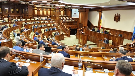 В парламенте прошли слушания по делу о поставках просроченных продуктов питания в школы и детсады Кишинева