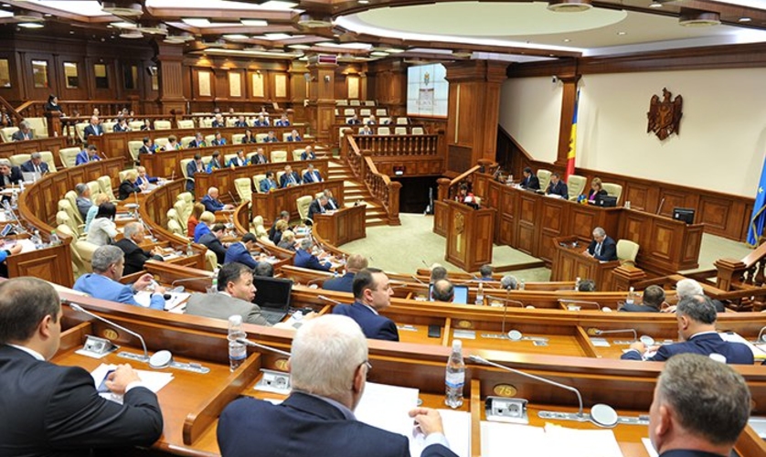 В парламенте прошли слушания по делу о поставках просроченных продуктов питания в школы и детсады Кишинева