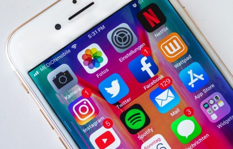 В социальных сетях Facebook и Instagram произошел крупнейший сбой