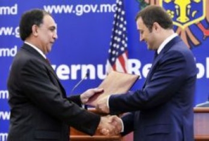 Влад Филат и Асиф Чодри вышли на вечернюю прогулку