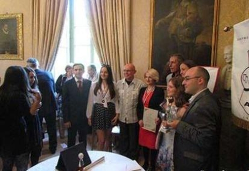 2 молдавские девушки победили на конкурсе поэзии в Италии