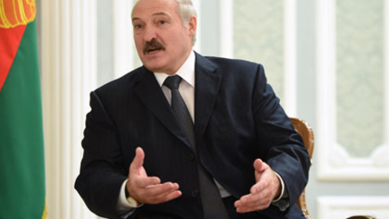 Лукашенко потребовал перевести расчеты с Россией в доллары и евро