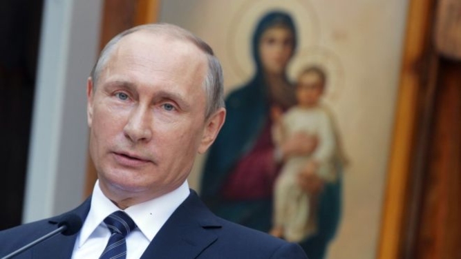 Путин предложил упомянуть в Конституции Бога и брак 