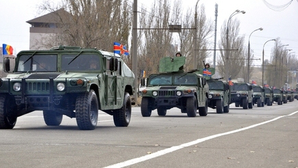 США подарили армии Молдовы военные Хаммеры