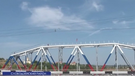 Мост Тирасполь-Бендеры раскрасили в цвета российского флага