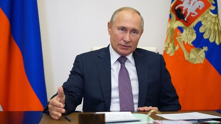Путин поручил начать всеобщую вакцинацию населения