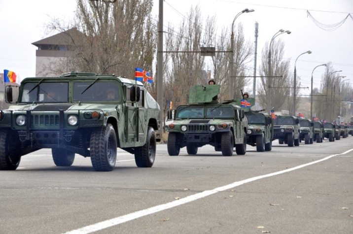 США подарили армии Молдовы военные Хаммеры