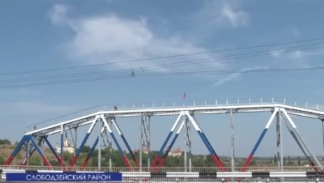 Мост Тирасполь-Бендеры раскрасили в цвета российского флага