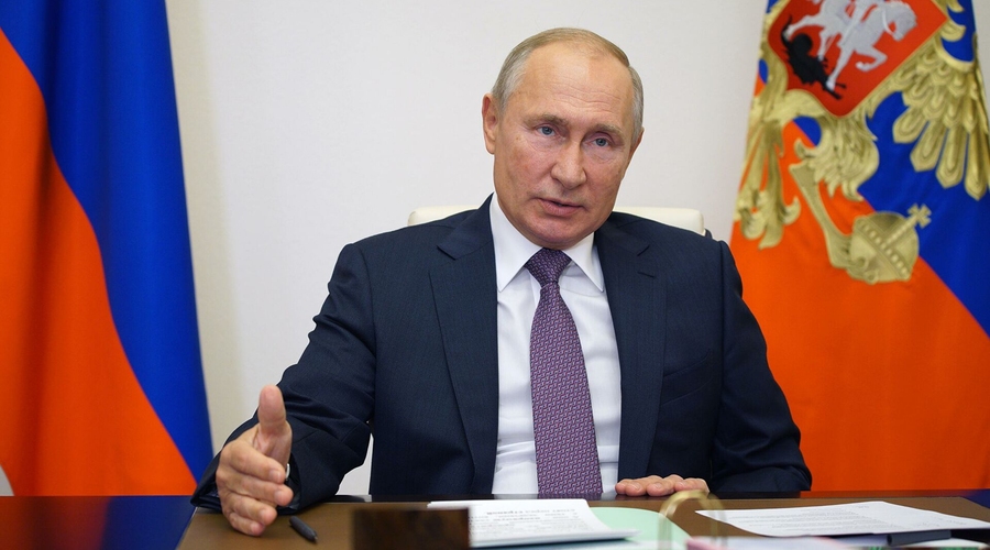 Путин поручил начать всеобщую вакцинацию населения