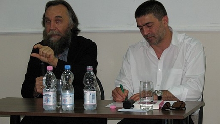 Экс вице-премьер правительства ПКРМ намерен присоединиться к протестующим. Поддержит ли этот шаг его русский друг, противник Майдана Дугин?