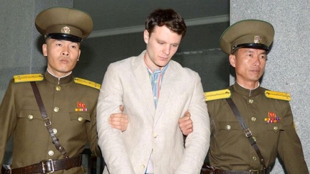Умер студент из США, осужденный в КНДР за плакат на 15 лет