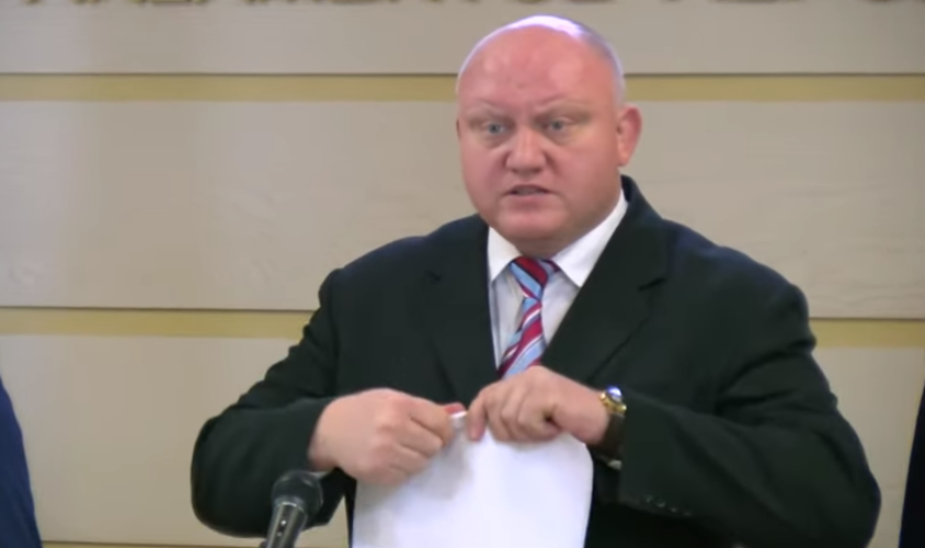 Социалисты разорвали (буквально) соглашение с АКУМ и выдвинули Санду ультиматум