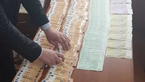 Задержан с поличным: адвокат из Тараклии попался на получении взятки в 12000 евро