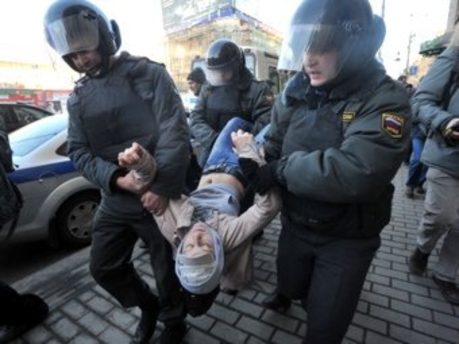 На митингах в Москве и Петербурге задержали более 150 человек