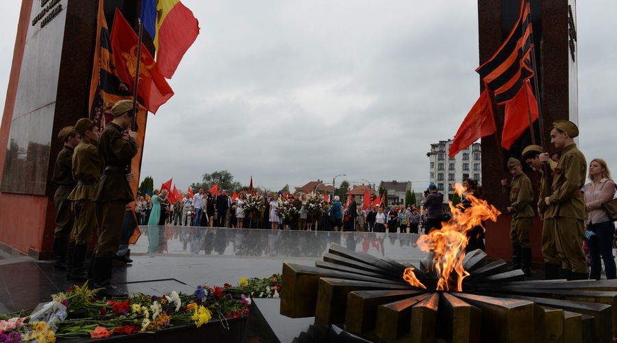 День траура отметят грандиозным праздничным концертом?