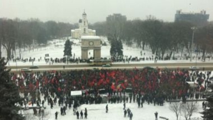 Коммунисты протестуют против 