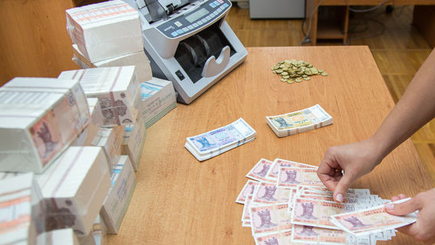 Руководители многих госучреждений получают баснословные зарплаты