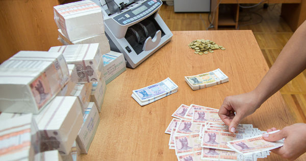 Руководители многих госучреждений получают баснословные зарплаты