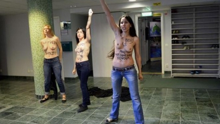 FEMEN приветствует великую антиисламистскую революцию в Египте!