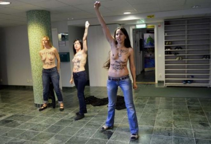 FEMEN приветствует великую антиисламистскую революцию в Египте!